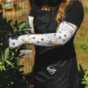 Farmer's Defense Protection Sleeves Save the Bees L/XL